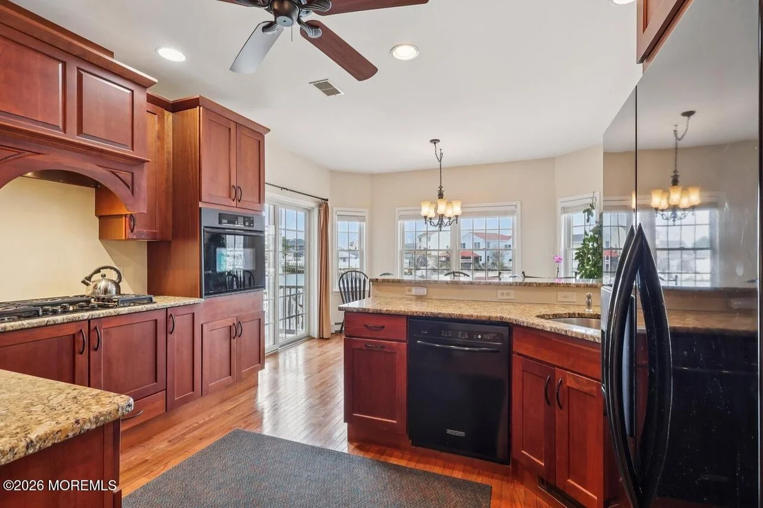 Photo of 232 Montclair Road S