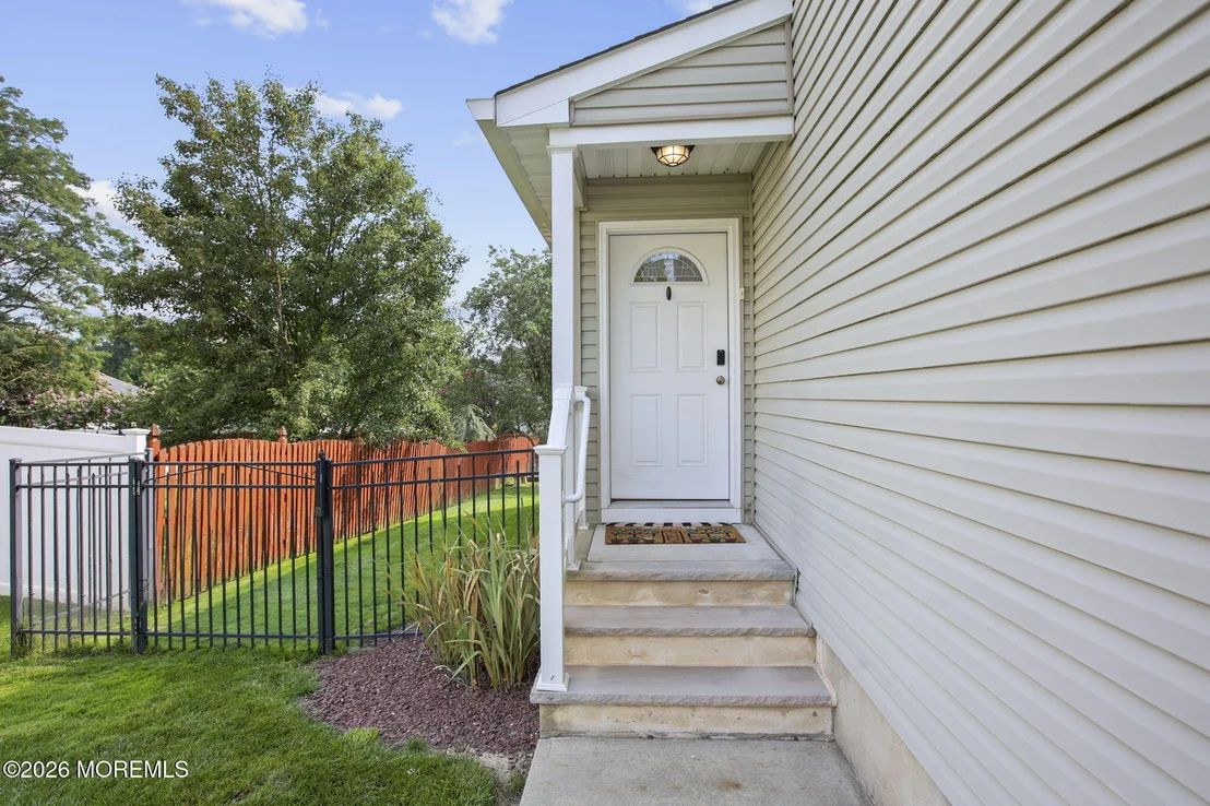Photo of 452 Meadowood Road