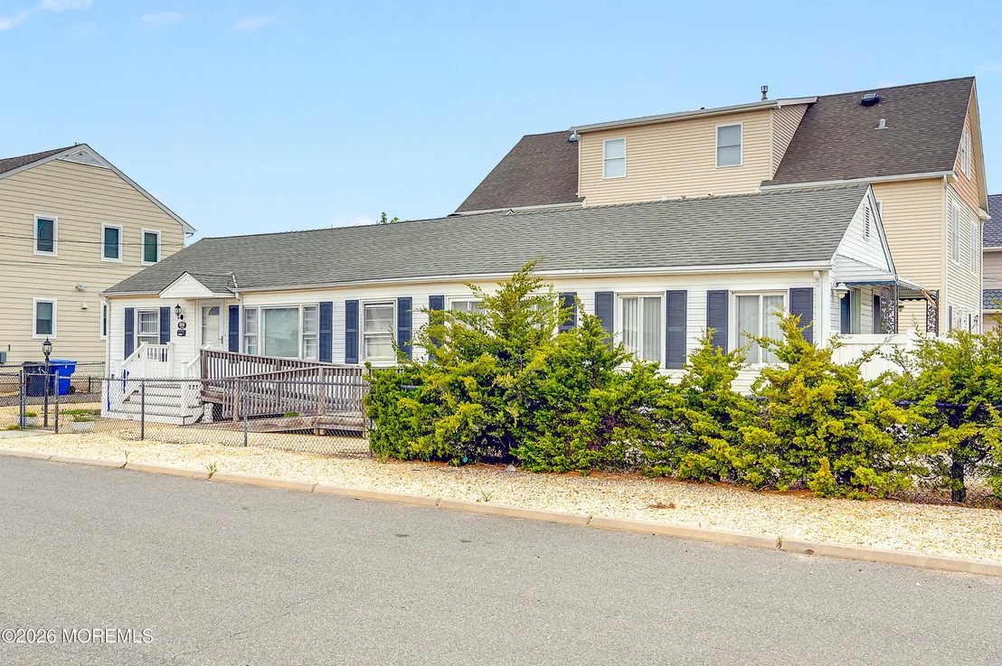 Photo of 202 5th Avenue