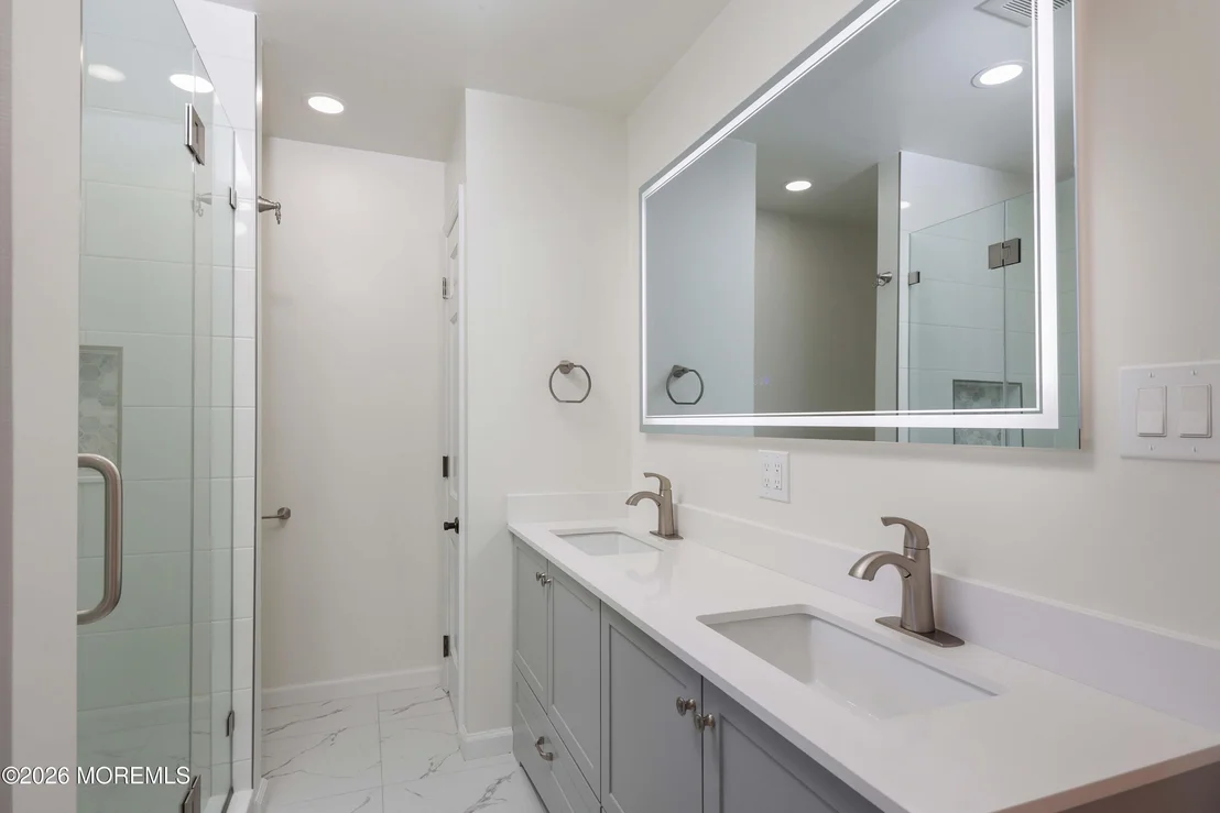 Photo of 463 Cottrell Road