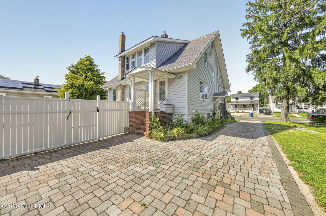 Photo of 1504 6th Avenue