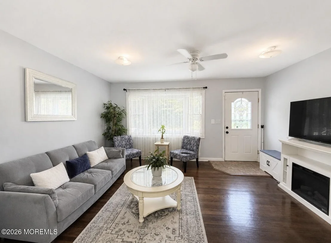 Photo of 565 Azalea Drive