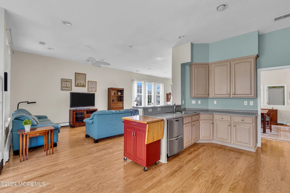 Photo of 2584 Collier Road