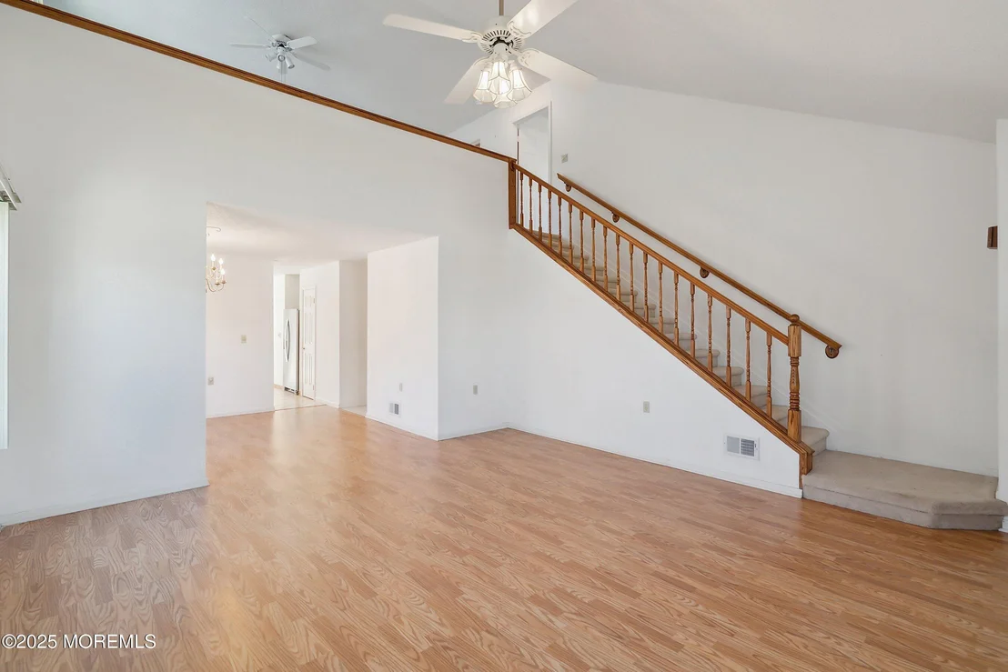 Photo of 32 Pine Oak Boulevard