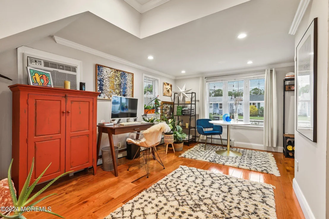 Photo of 785 Lakeshore Drive