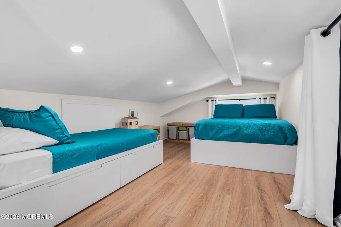 Photo of 115 W Tide Way