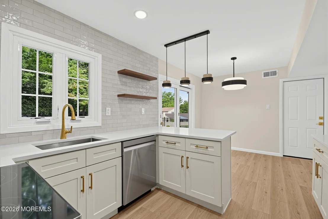 Photo of 95 Warren Drive