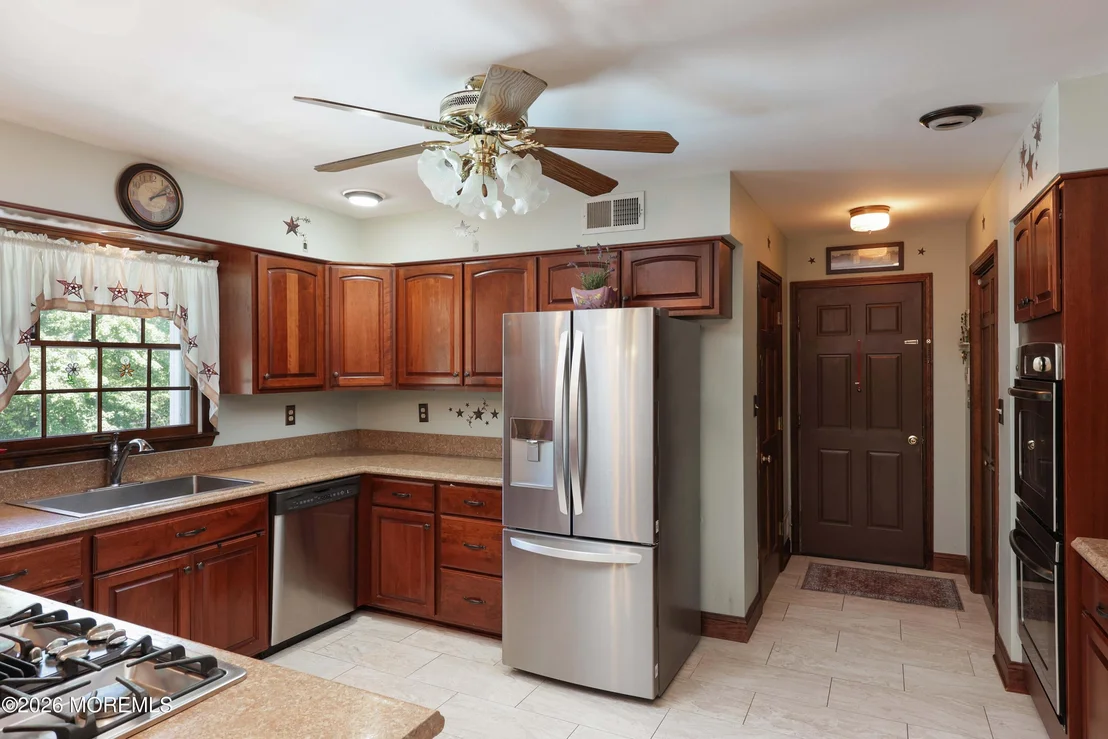 Photo of 1908 Shadowbrook Drive