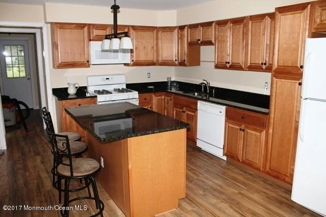 Photo of 633 W Commodore Boulevard