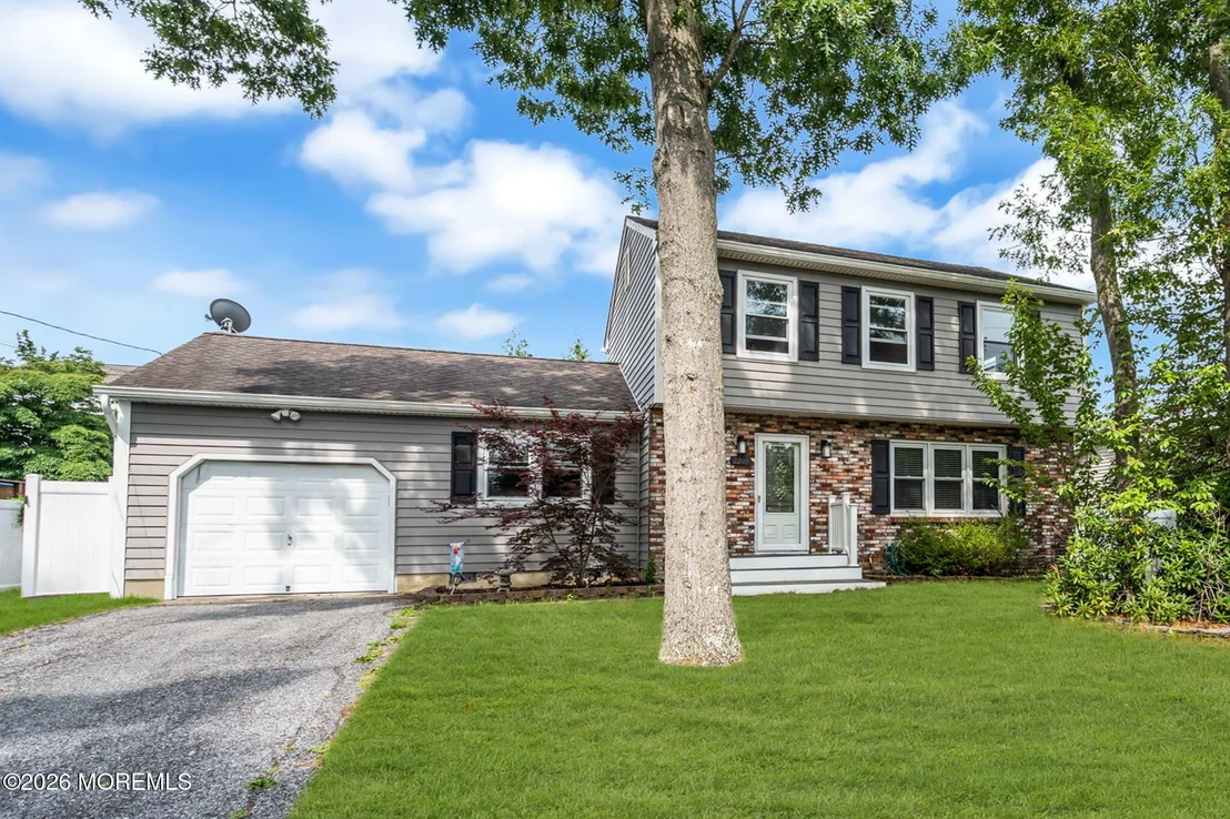 Photo of 2209 Crestwood Drive