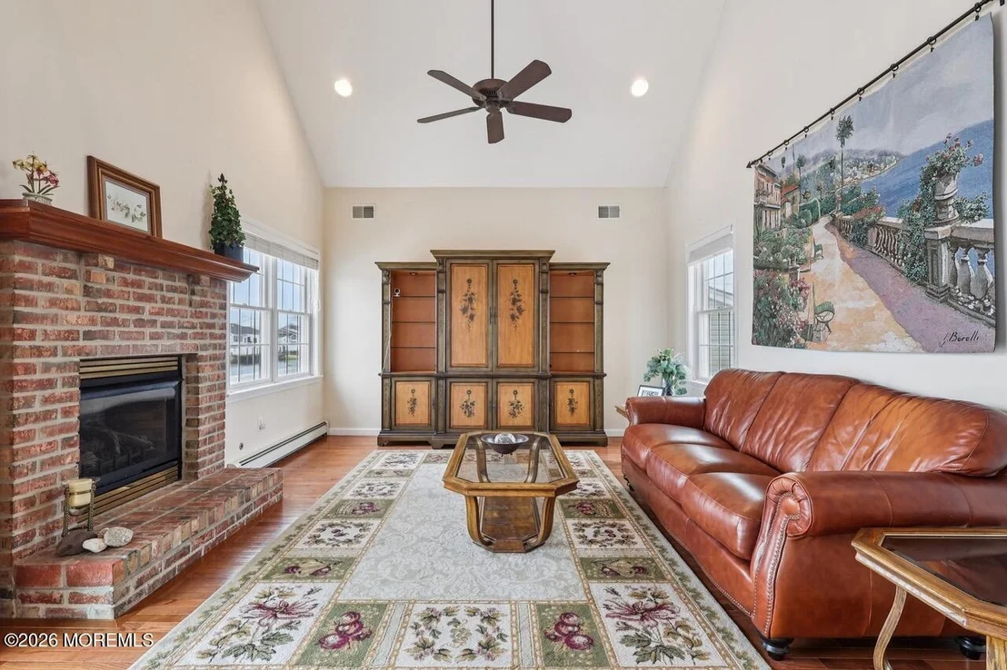 Photo of 232 Montclair Road S