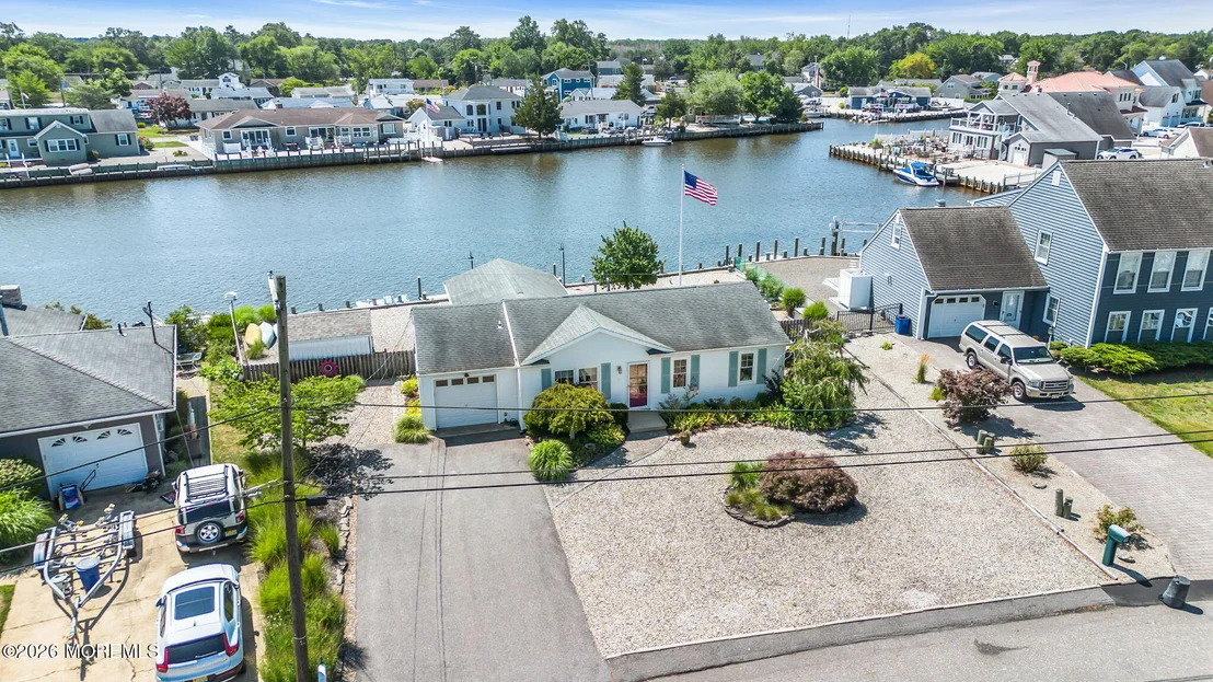 Photo of 39 Parkers Point Boulevard
