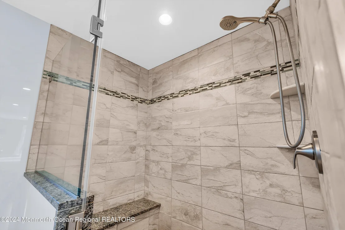 Photo of 106 Saint Lawrence Boulevard