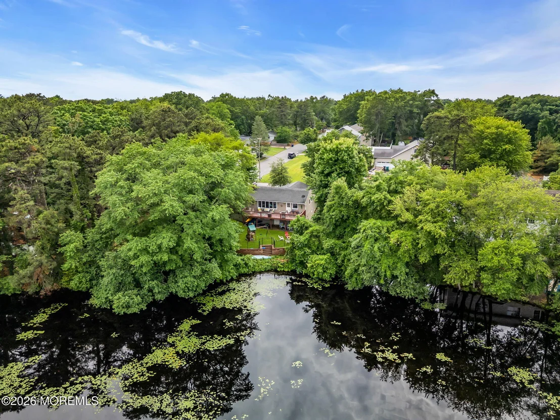 Photo of 1600 Parkview Boulevard