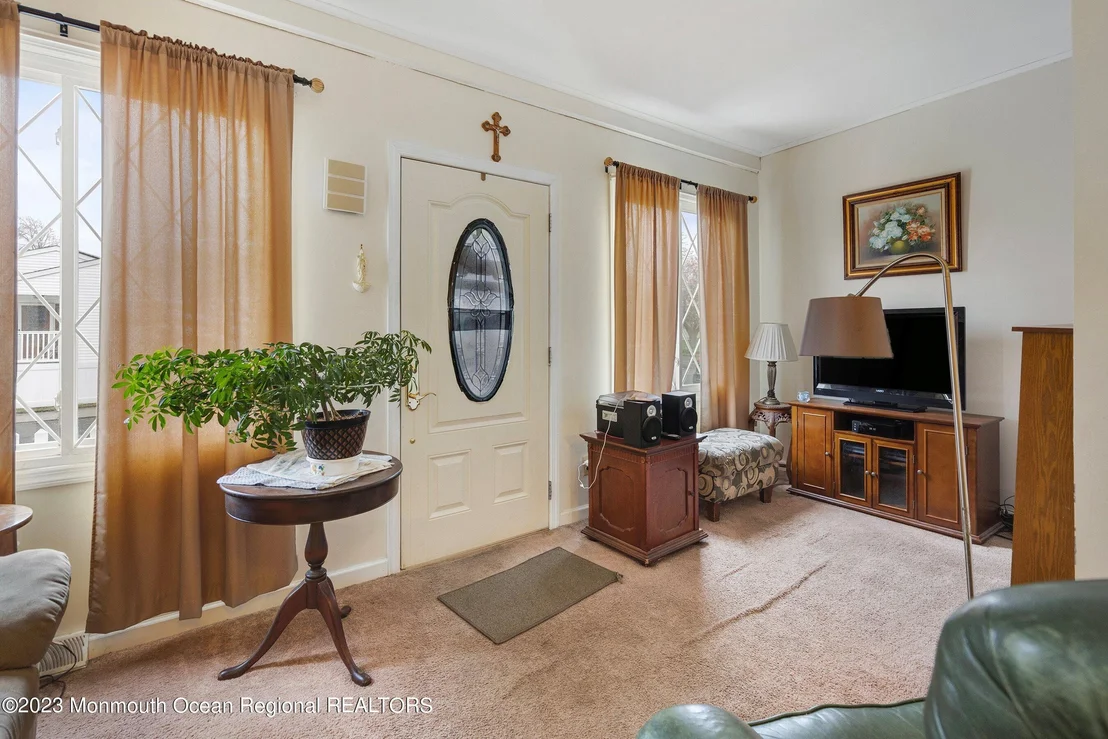 Photo of 57 Pineview Avenue