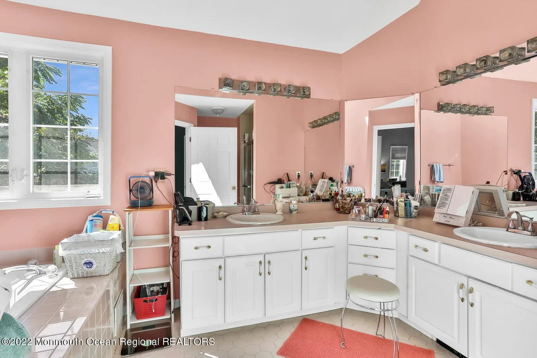Photo of 933 Birch Drive