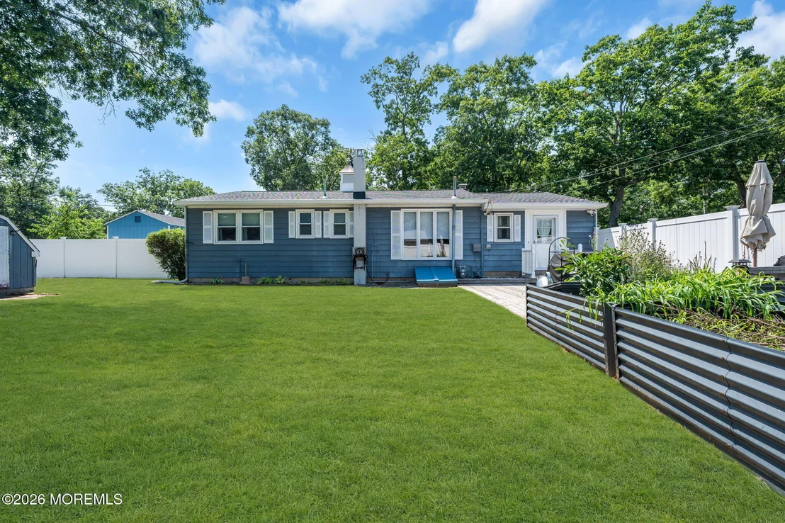 Photo of 323 Shepard Avenue