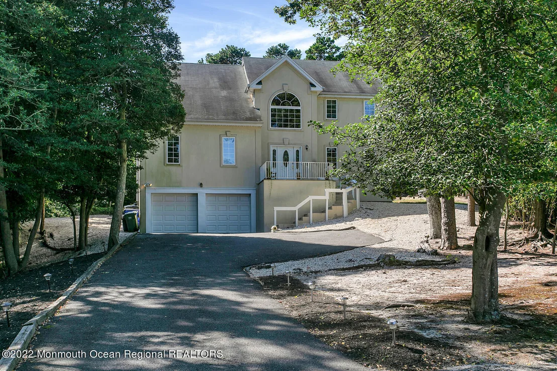 Photo of 933 Birch Drive
