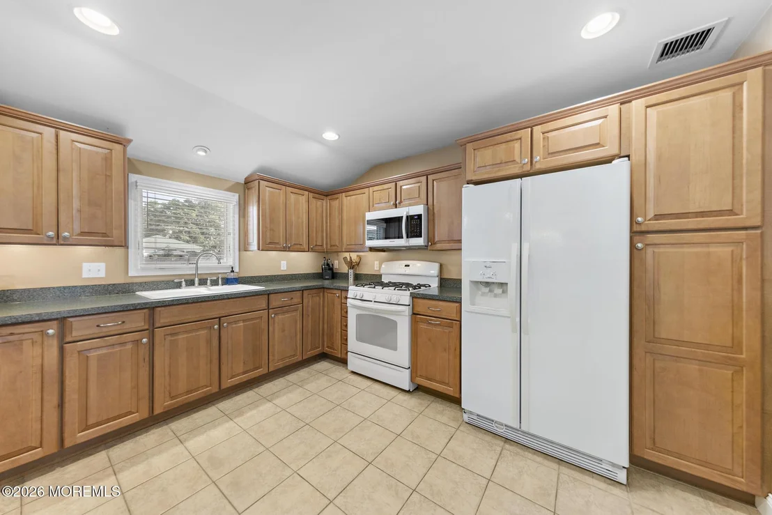Photo of 211 3rd Avenue
