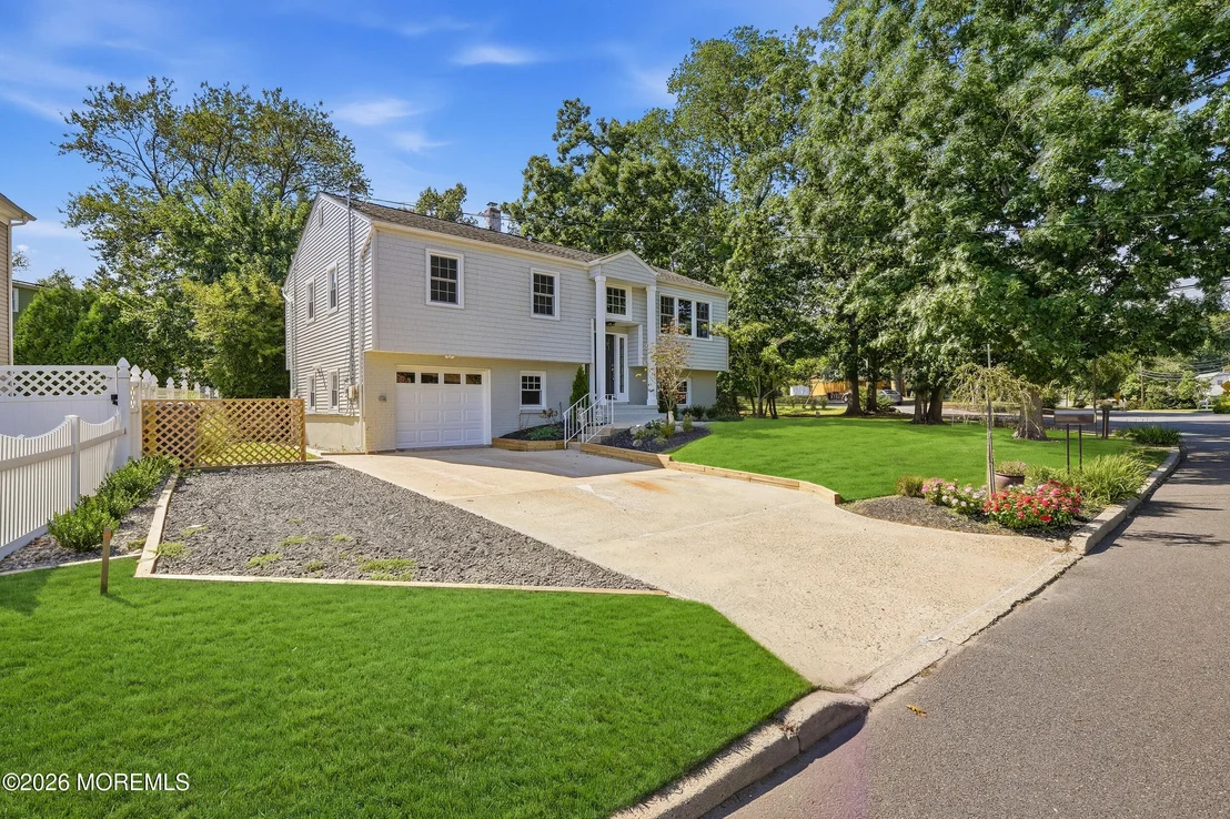 Photo of 208 N Riverside Drive