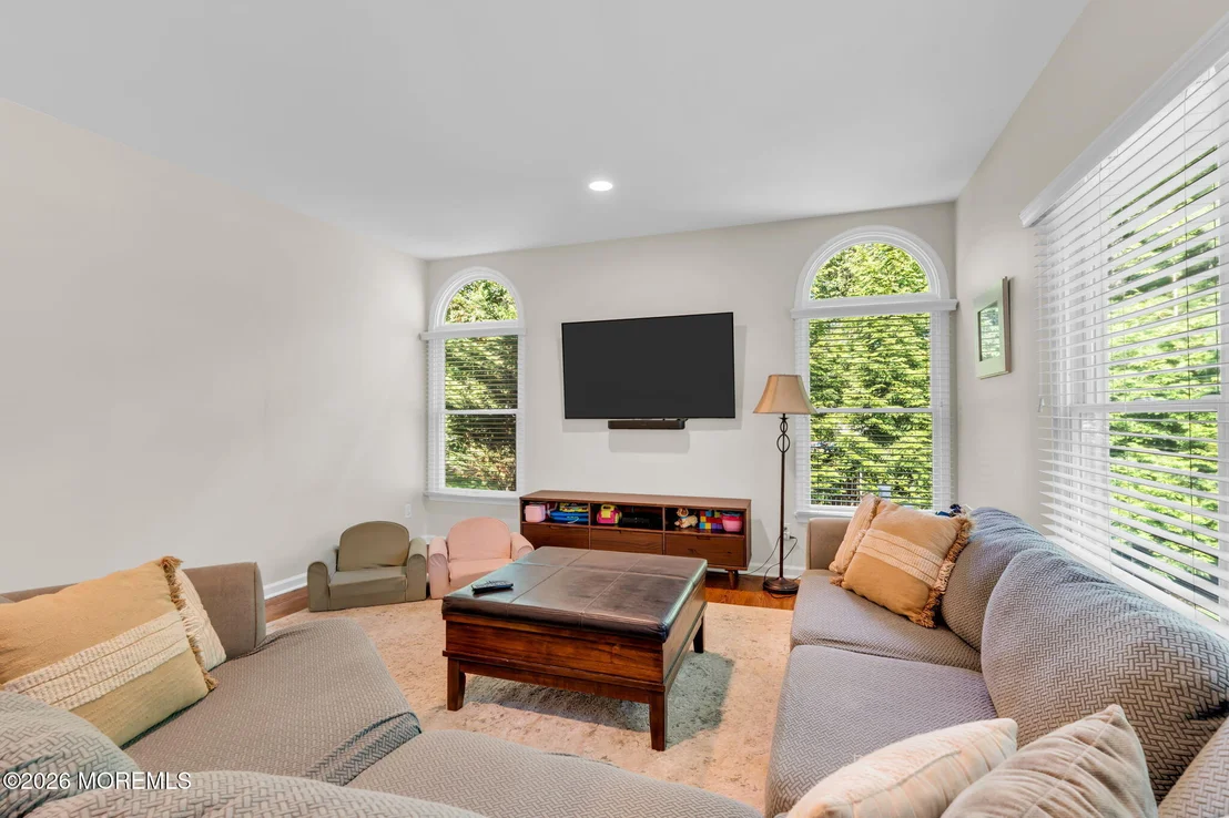 Photo of 2093 Overbrook Drive