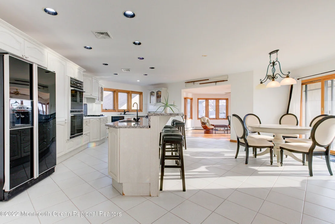 Photo of 1009 Plimsoll Pt