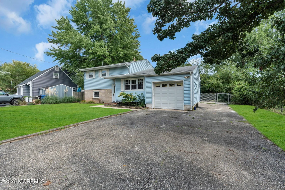 Photo of 995 Hunt Drive