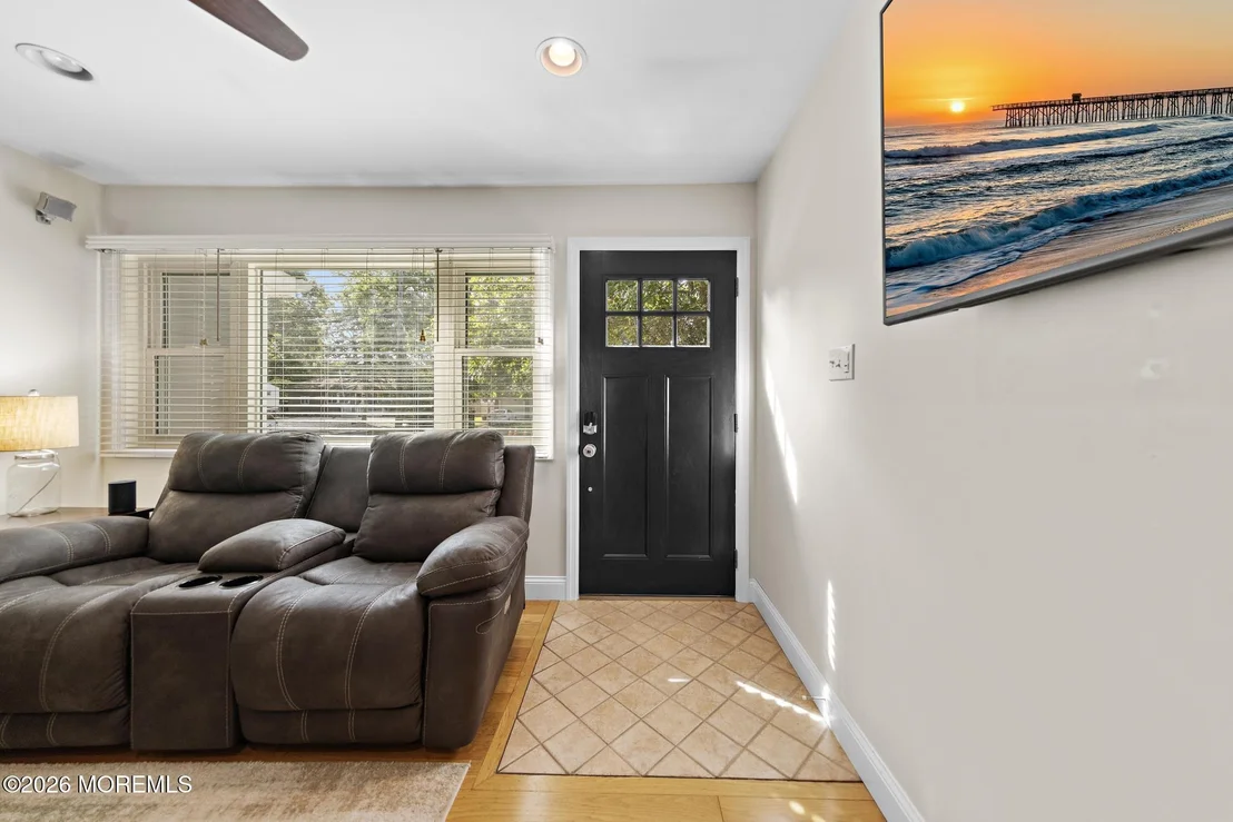 Photo of 211 3rd Avenue