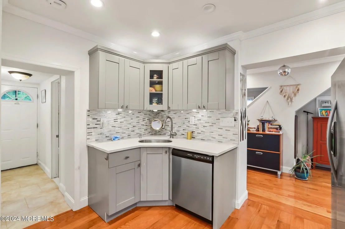 Photo of 785 Lakeshore Drive