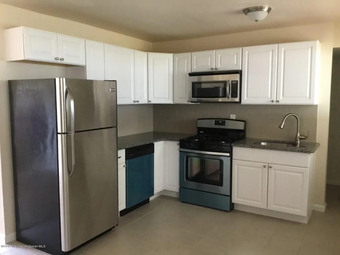 Photo of 438 Applegate Avenue