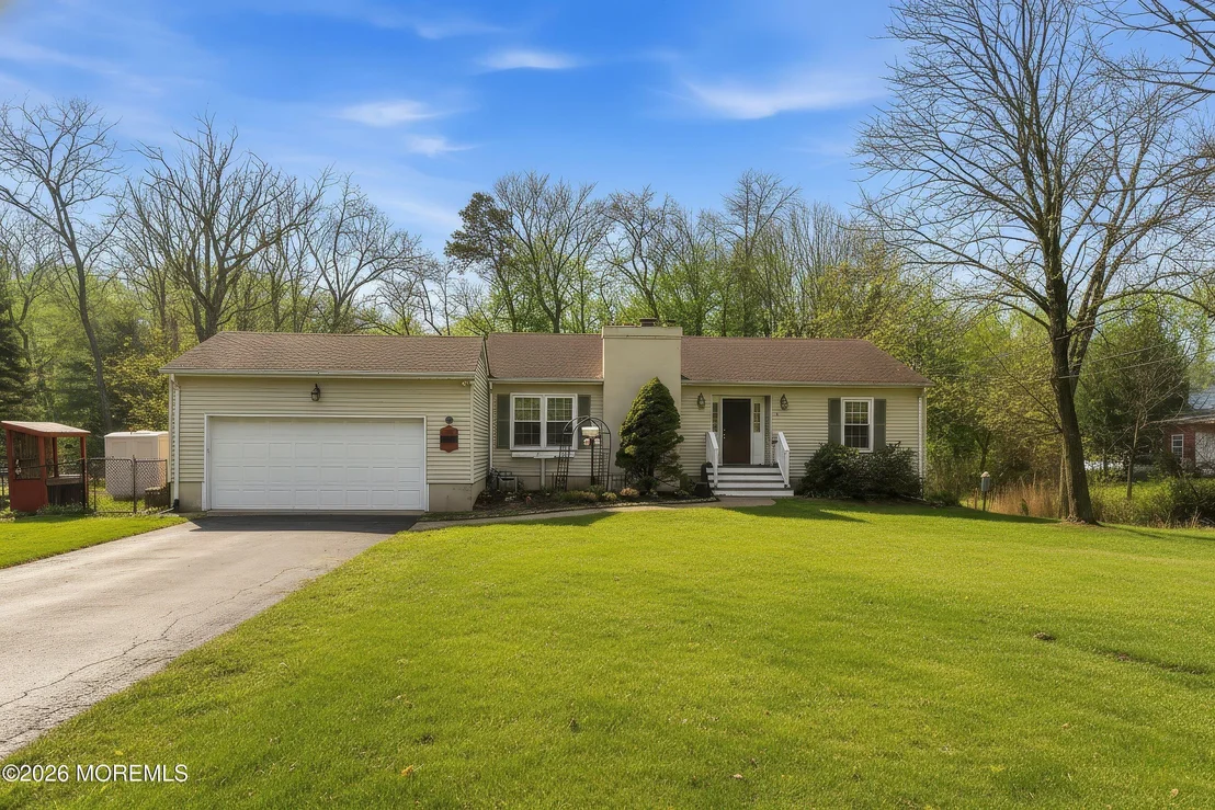 Photo of 638 Freehold Road