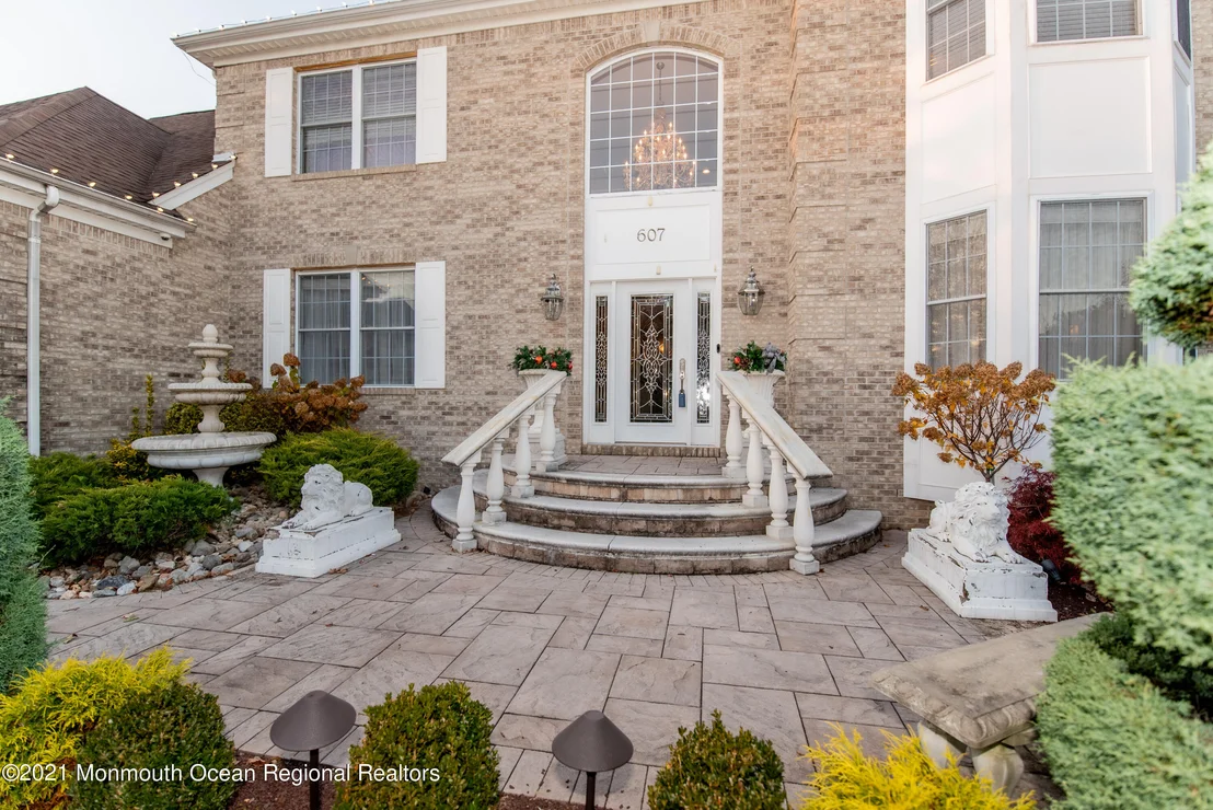 Photo of 607 Windcrest Court