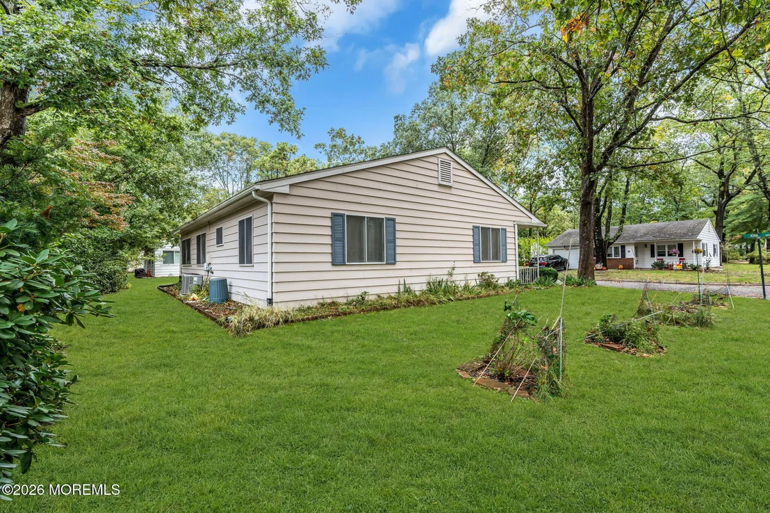 Photo of 14 Iowa Drive