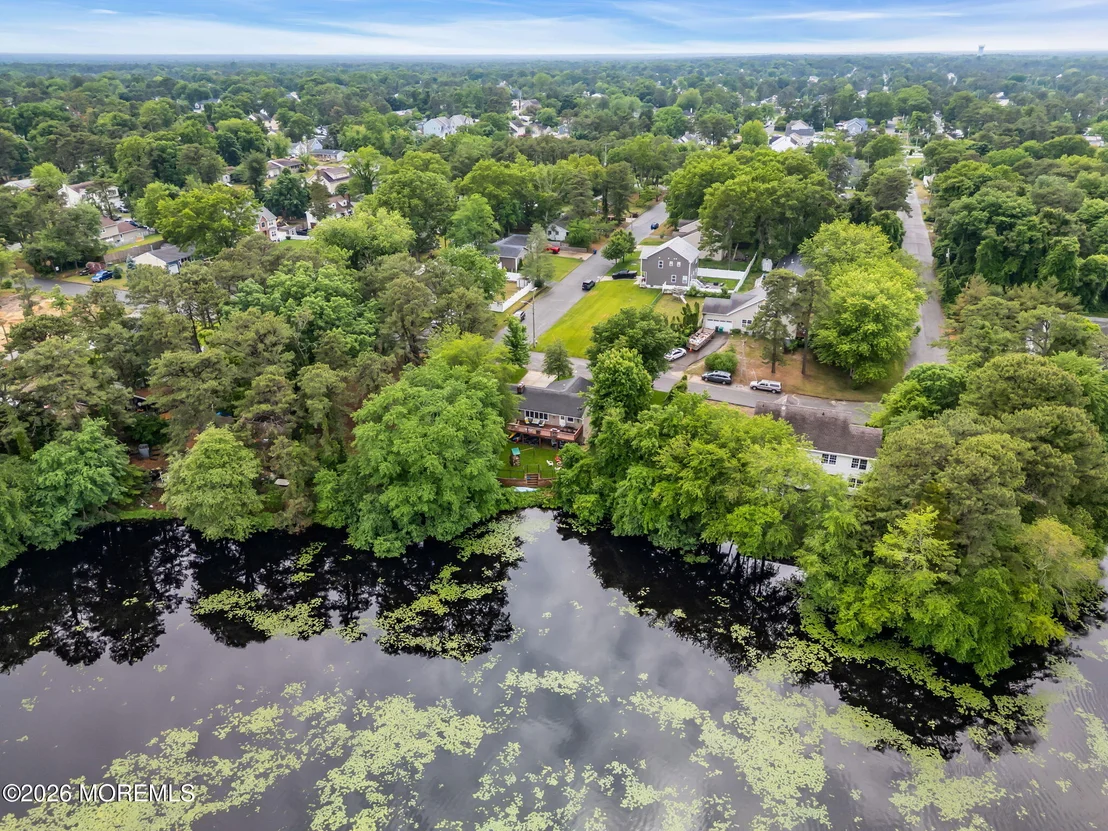 Photo of 1600 Parkview Boulevard