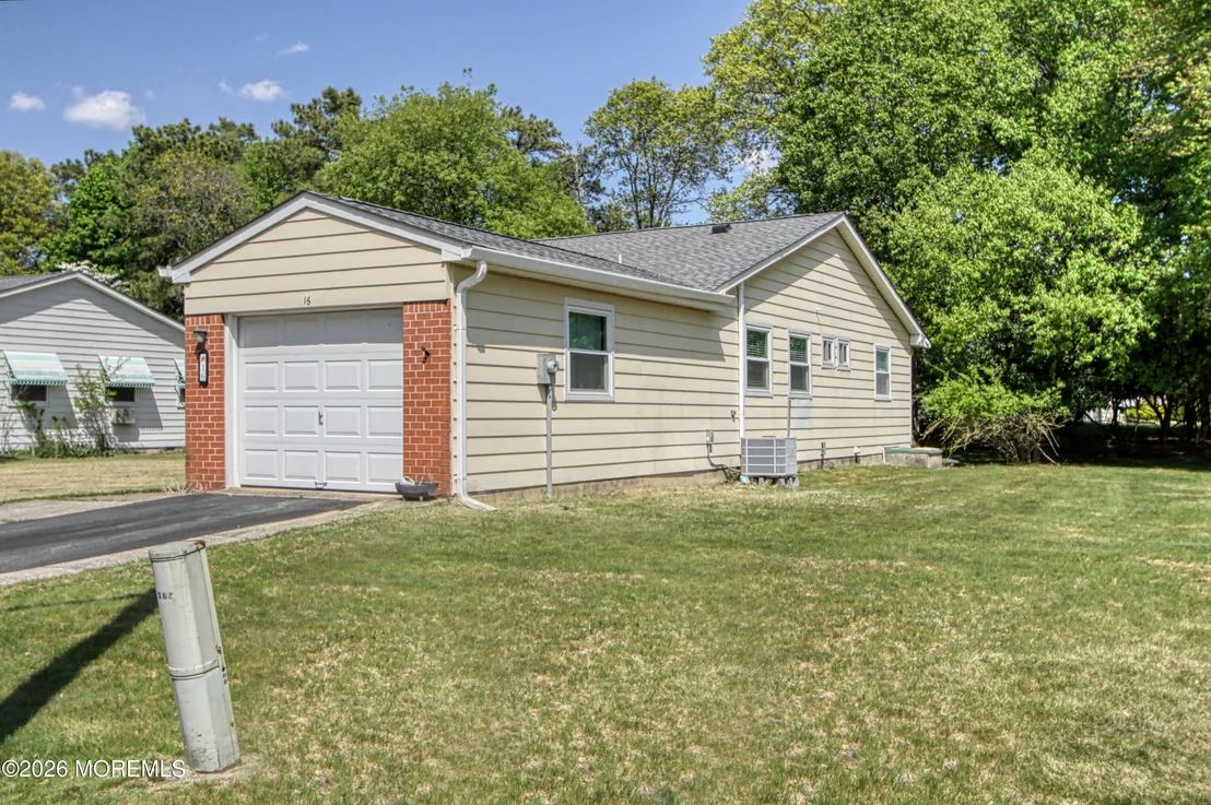 Photo of 16 Hudson Parkway