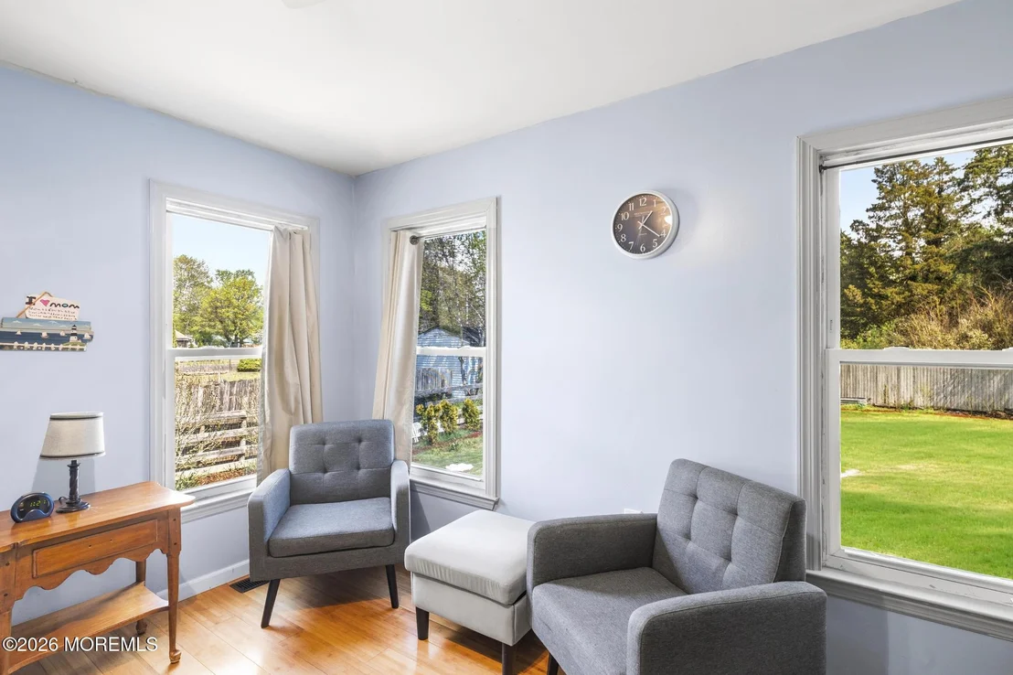 Photo of 389 Bay Avenue