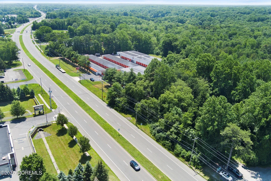 Photo of 185 N County Line Road