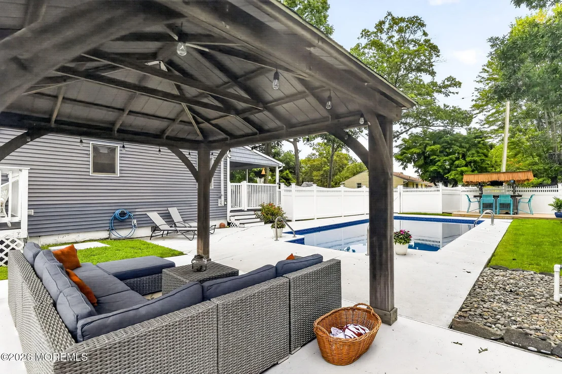 Photo of 210 Robbins Road