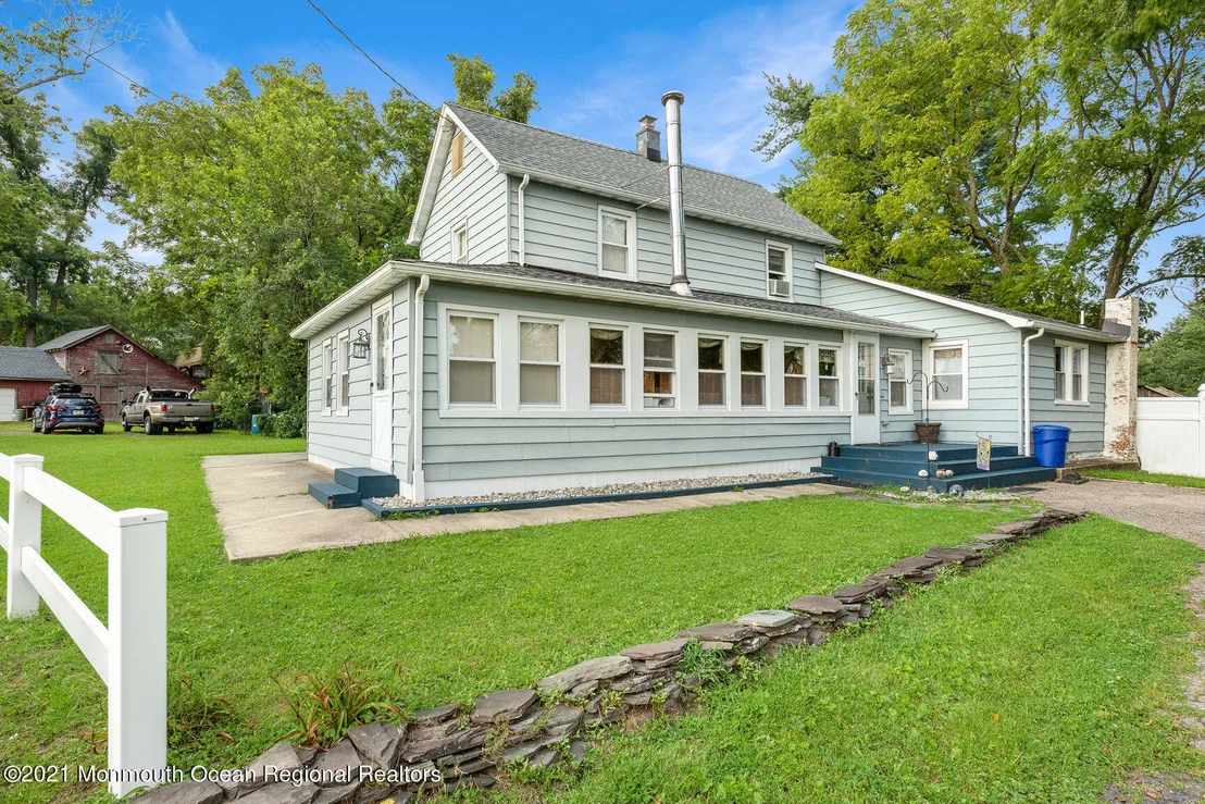 Photo of 425 Harmony Road