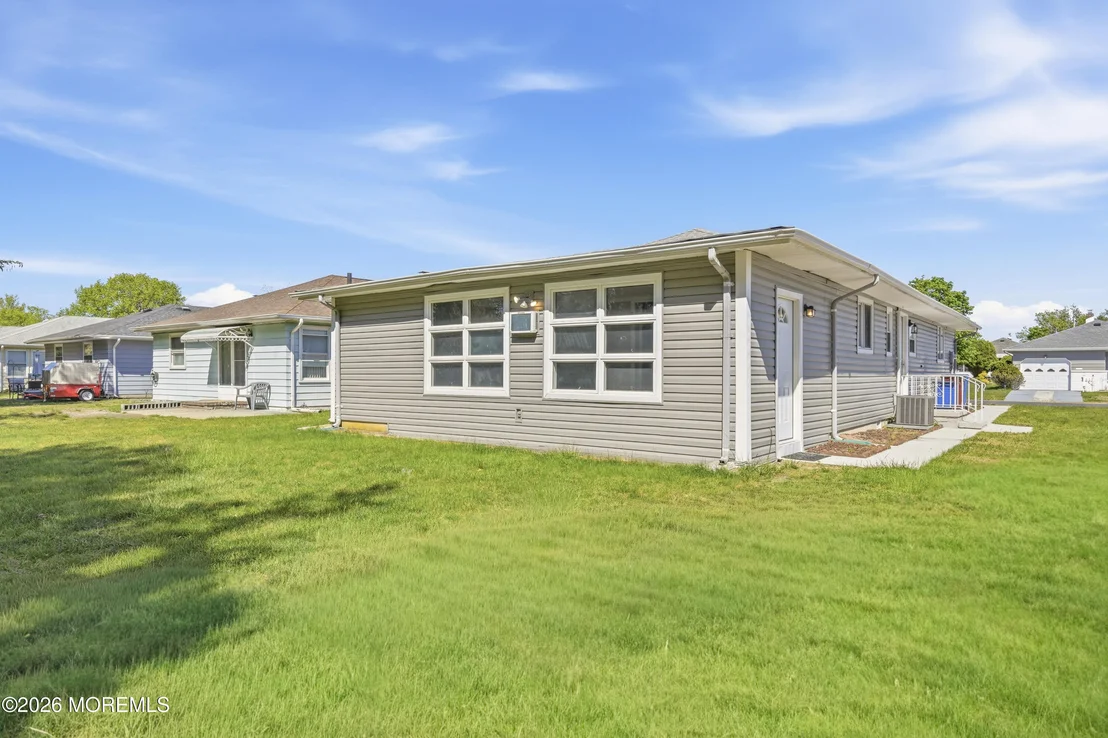 Photo of 429 Saint Thomas Drive