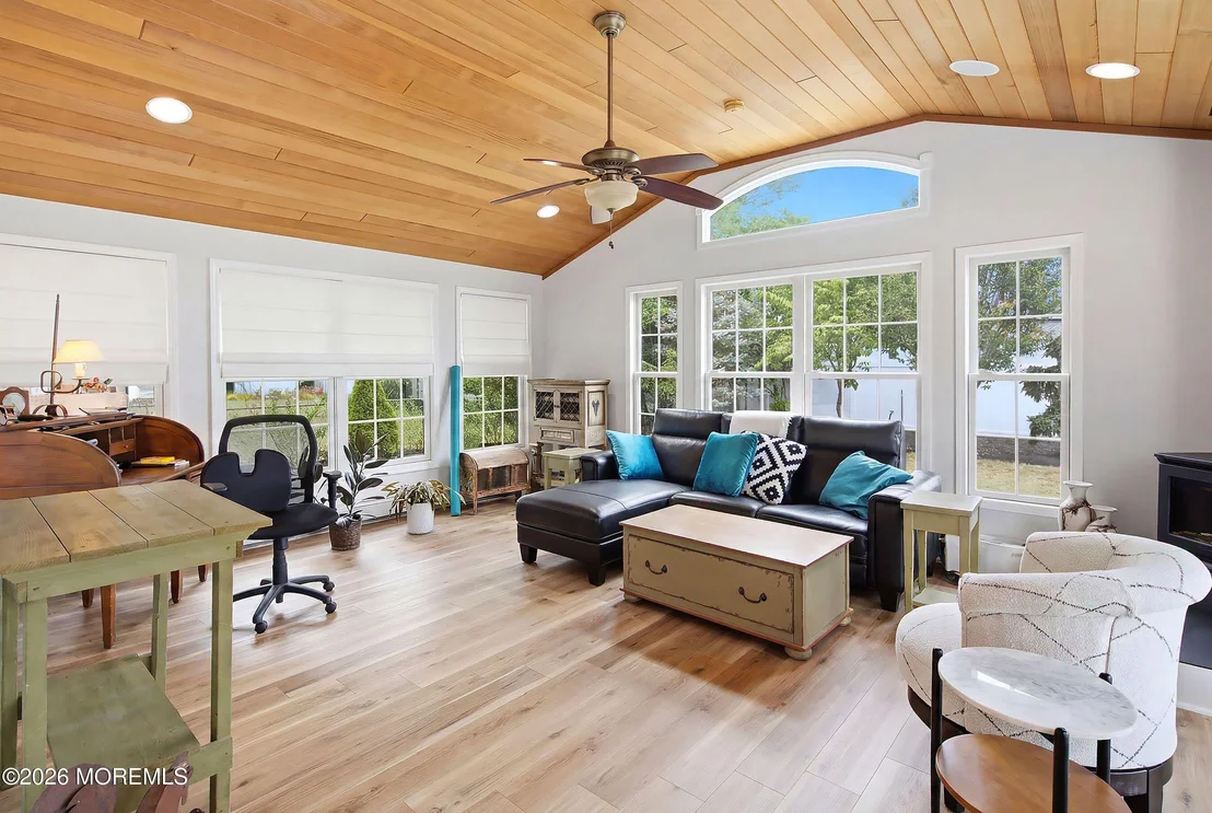 Photo of 406 Laurel Boulevard