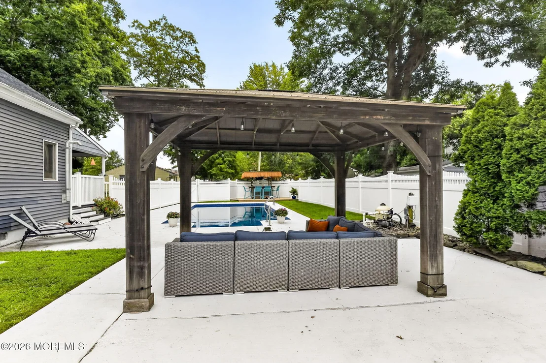Photo of 210 Robbins Road