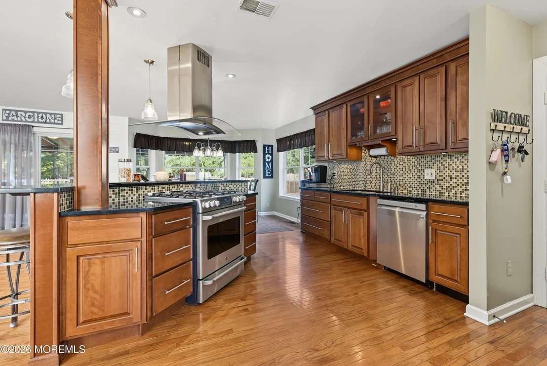 Photo of 611 Winterberry Boulevard