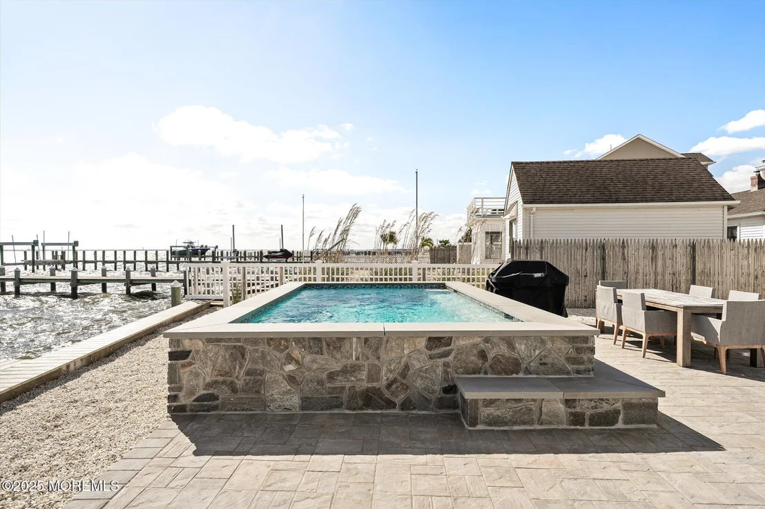 Photo of 673 Bayview Drive