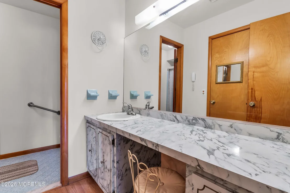 Photo of 1007 Laurel Boulevard