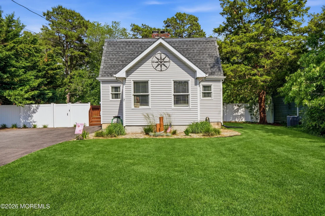 Photo of 1437 Jay Street