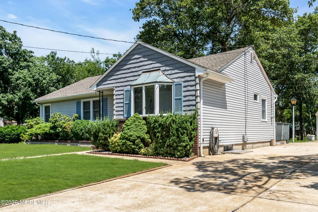 Photo of 416 Macarthur Drive