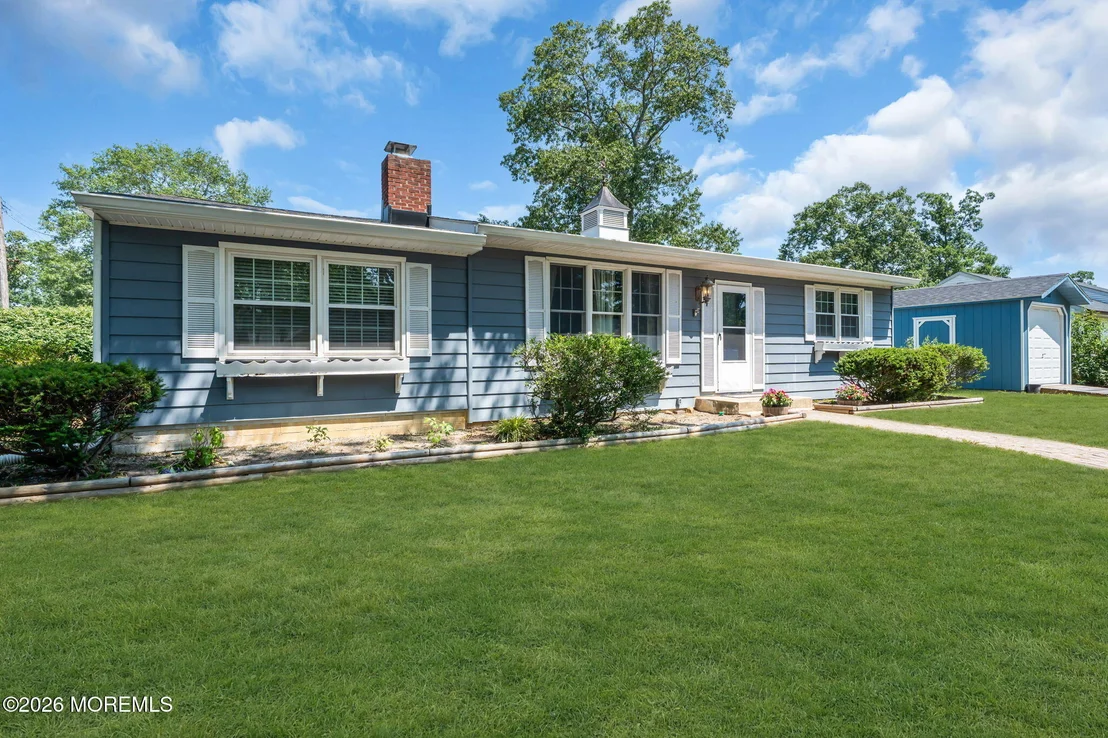Photo of 323 Shepard Avenue