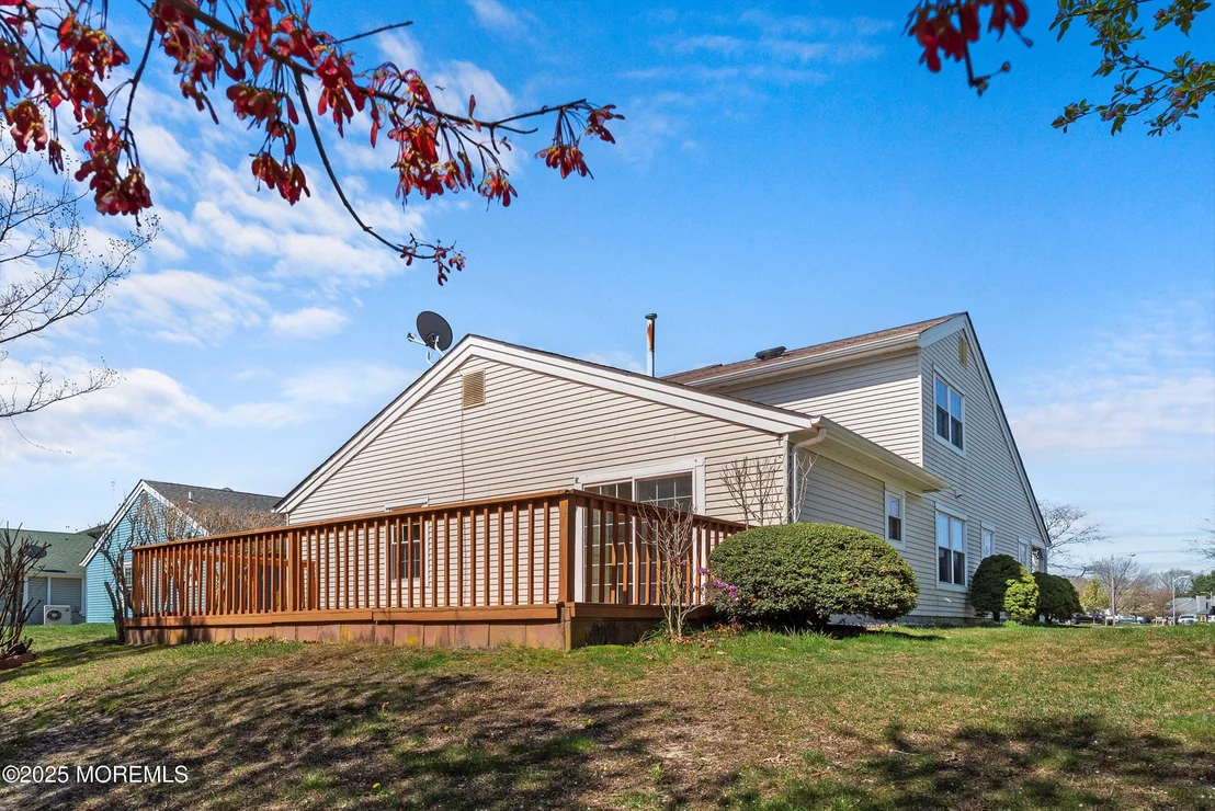 Photo of 32 Pine Oak Boulevard