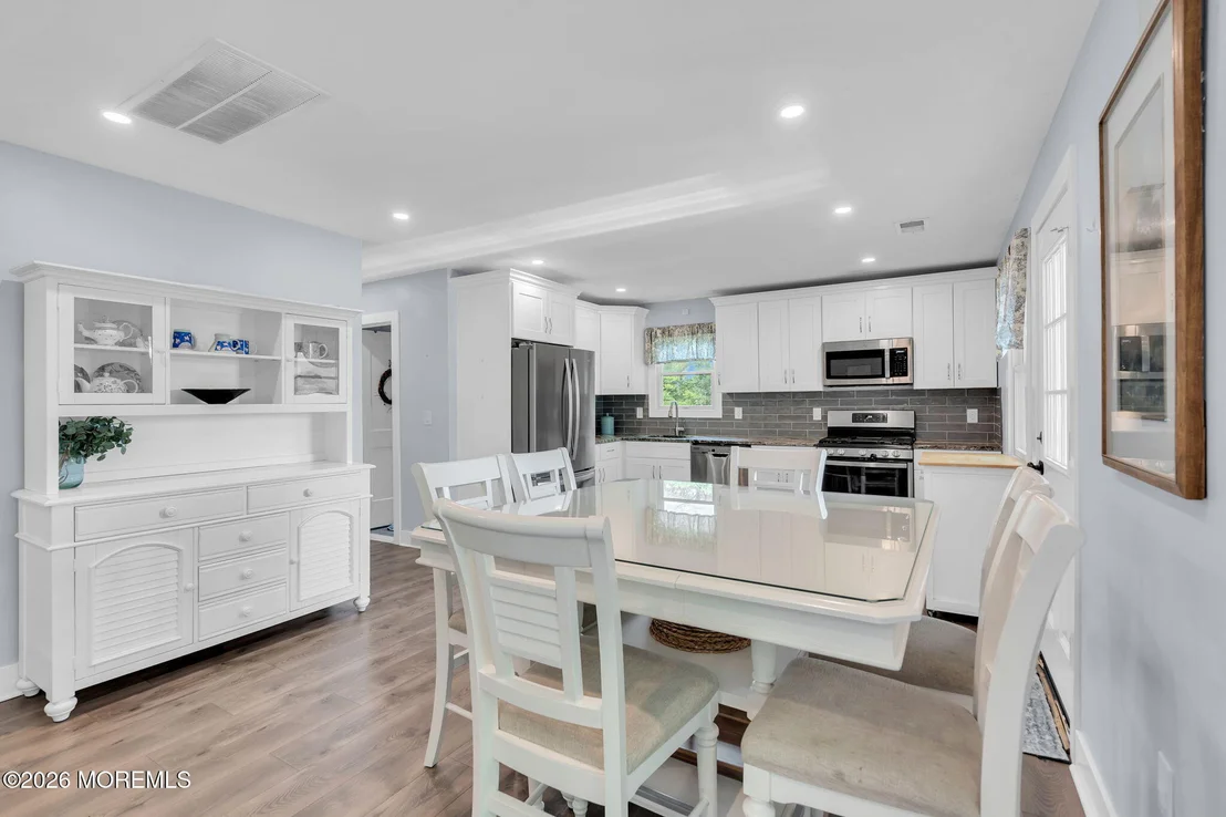 Photo of 1600 Parkview Boulevard